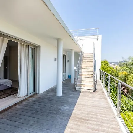 De Luxe Lord Brougham Villa *