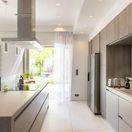 De Luxe Lord Brougham Villa *